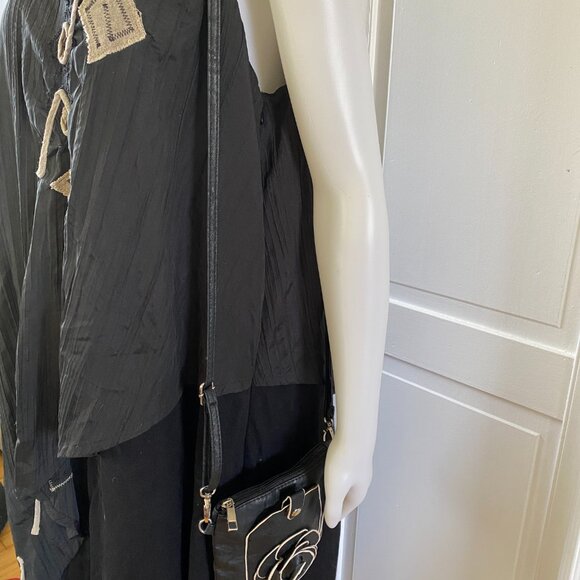 Black Leather Shoulder Bag /Cross-Body Bag With a Large Flower design - Picture 9 of 9